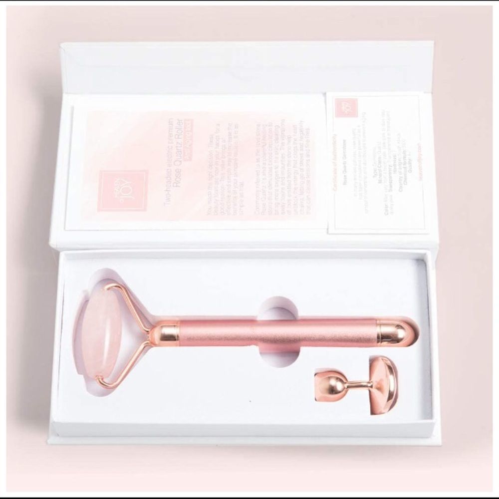 Rose 🌹 Quartz Face Massage Roller - Picture 1 of 8